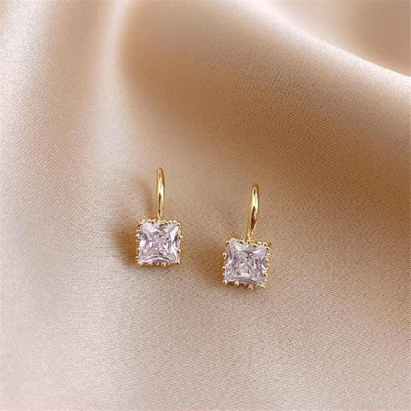 Simple Black White Irregular Polyhedron Pendant Small Earrings 2025 New Girl Unusual Earrings Fashion Korean Jewelry For Woman
