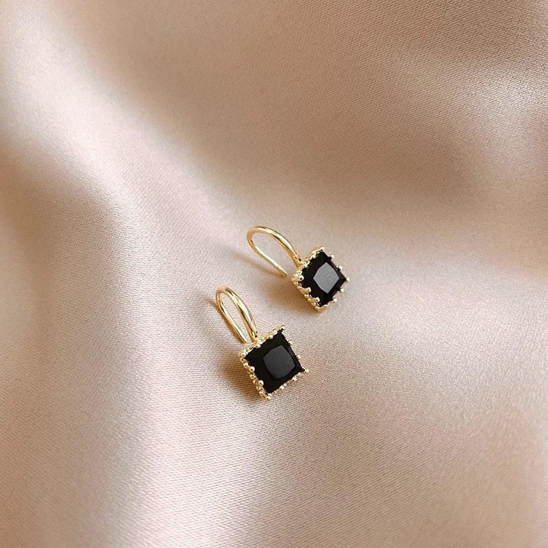 Simple Black White Irregular Polyhedron Pendant Small Earrings 2025 New Girl Unusual Earrings Fashion Korean Jewelry For Woman